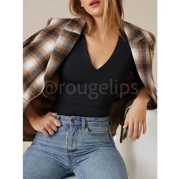 Black V-Neck Slim Fit Bodysuit Half Sleeve - Picture 5 of 7